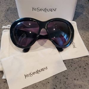 AUTHENTIC YVES SAINT LAURENT Oversized sunglasses